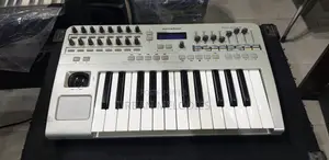 Novation Remote 25 Midi Keyboard