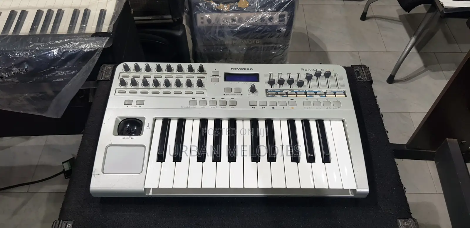 Novation Remote 25 Midi Keyboard
