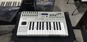 Novation Remote 25 Midi Keyboard