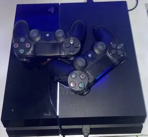 Playstation 4 Standard With 2 Controllers