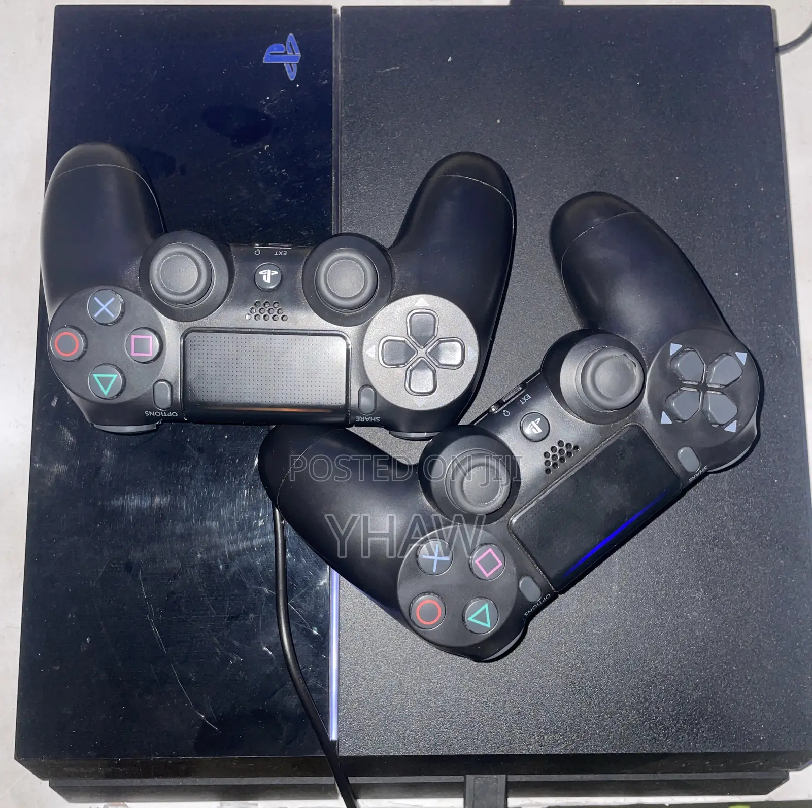 Playstation 4 Standard With 2 Controllers