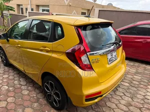 Honda Fit 2018 Yellow