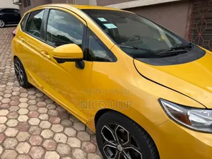 Honda Fit 2018 Yellow