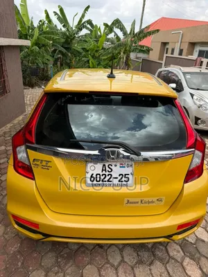 Honda Fit 2018 Yellow