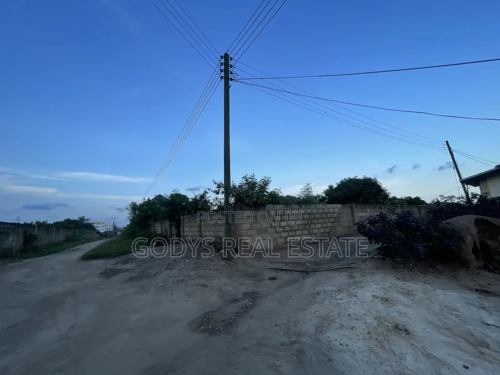 2 Plot of Land