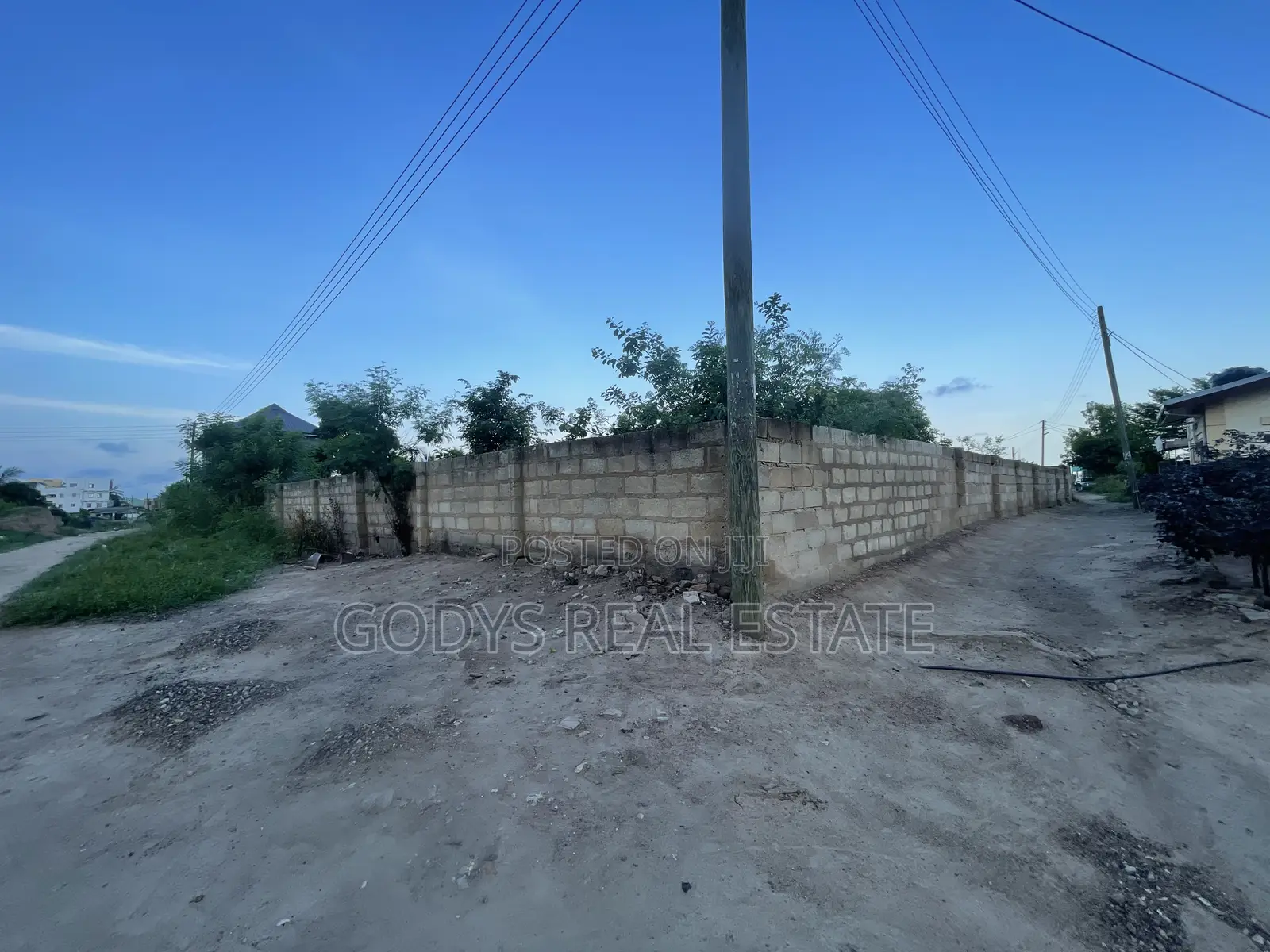2 Plot of Land