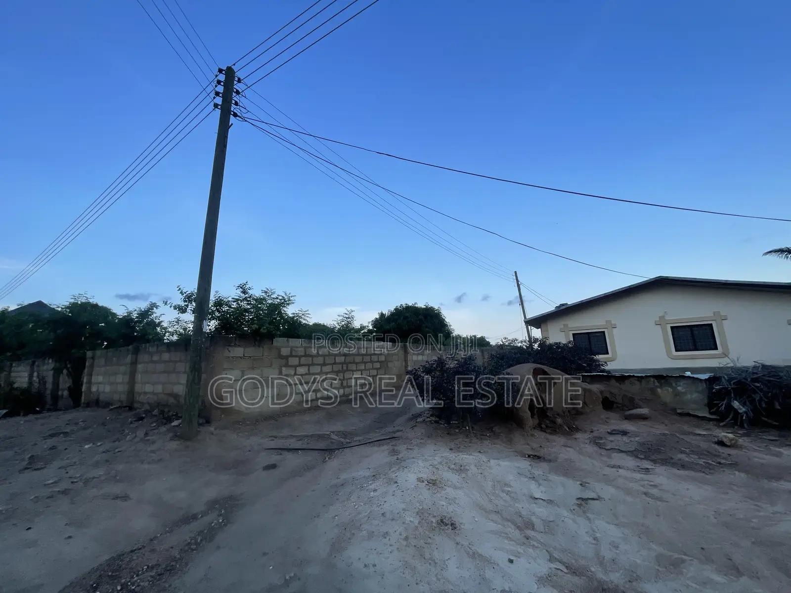 2 Plot of Land