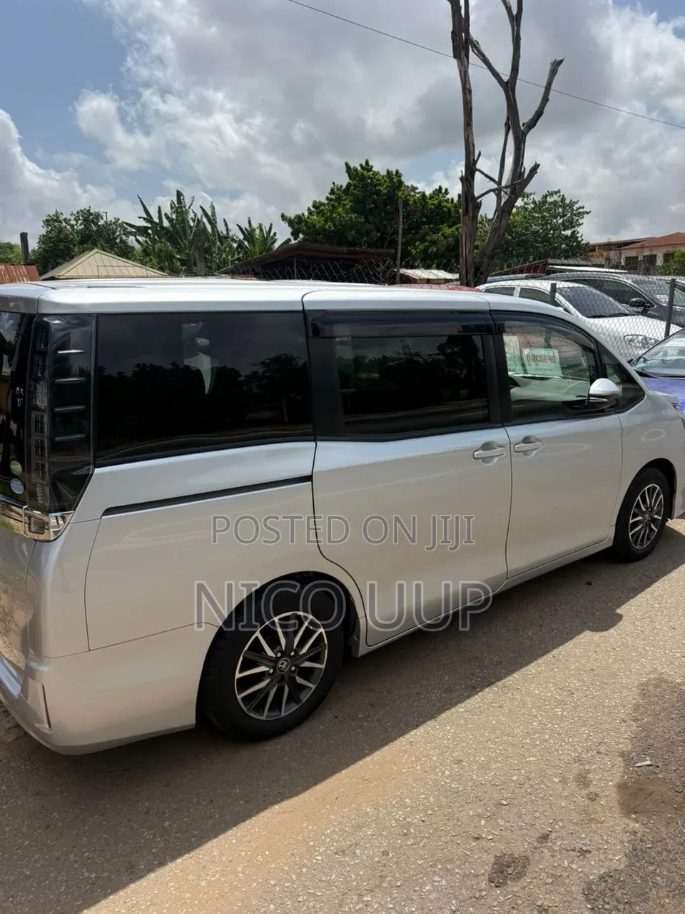 Toyota Voxy 2015 Silver