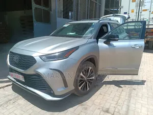 Toyota Highlander XSE 2022 Silver