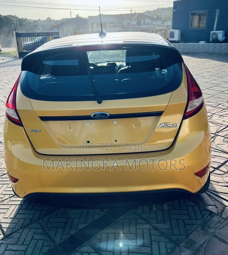 Ford Fiesta SE Sedan 2013 Yellow