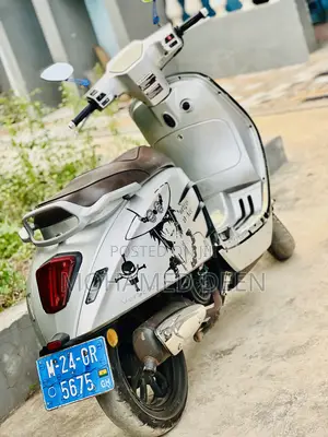 Vespa 125 Nuova 2023 Silver