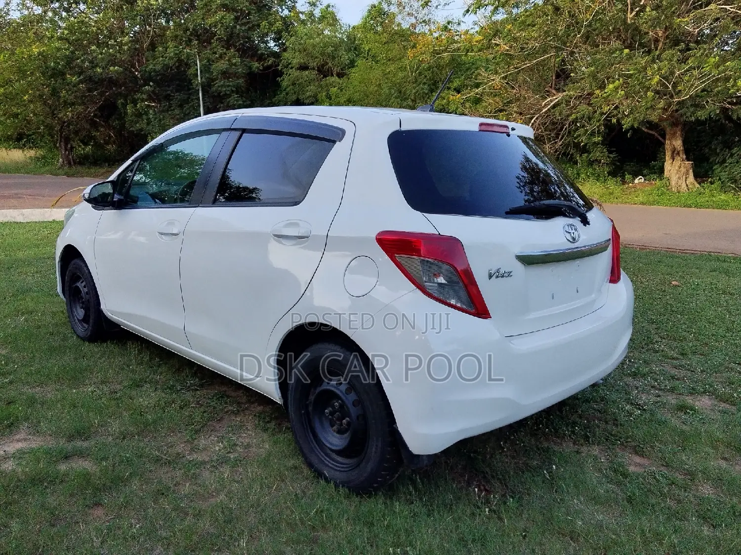 Toyota Vitz 1.3 AWD 5dr 2011 White