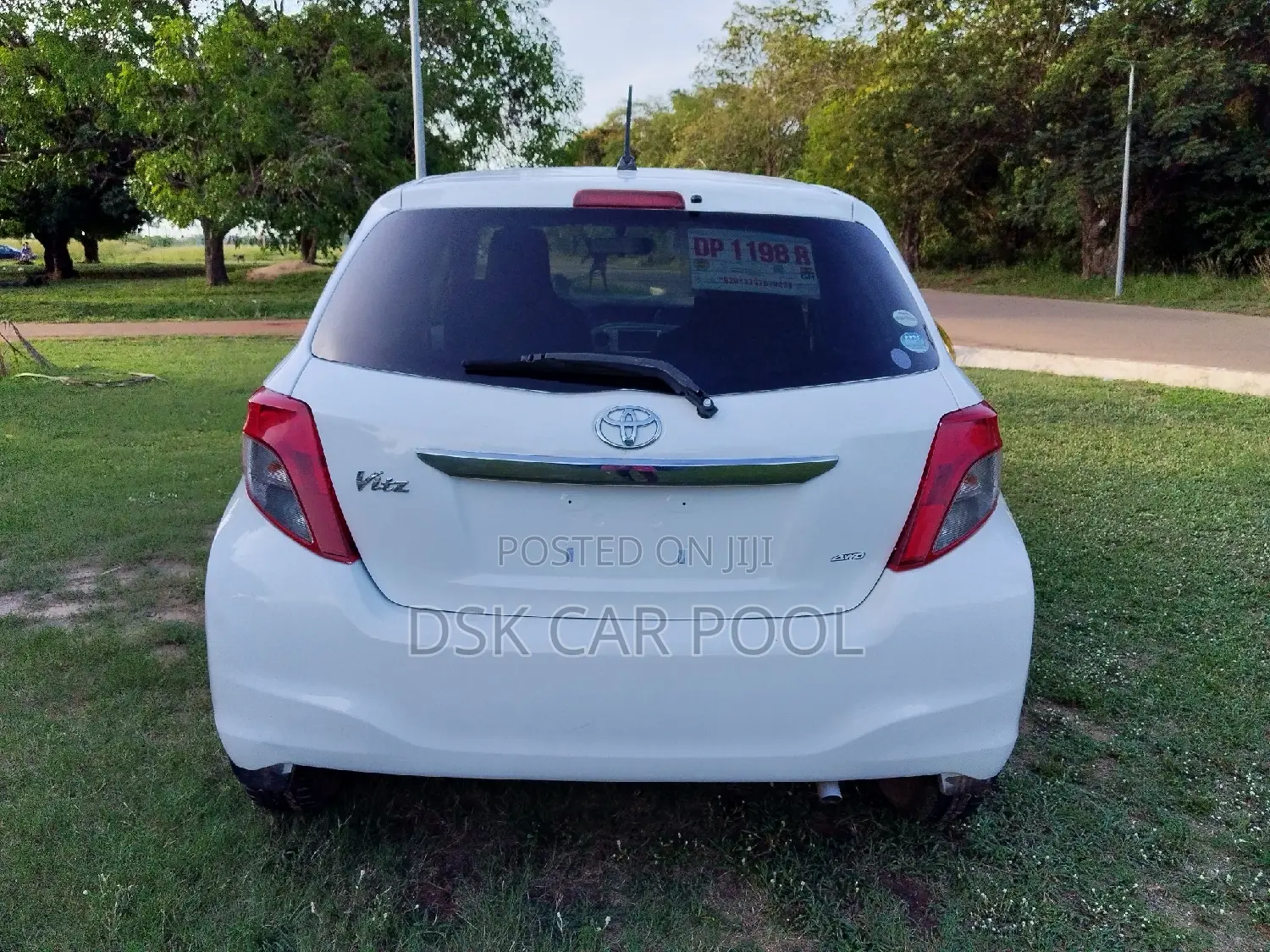Toyota Vitz 1.3 AWD 5dr 2011 White
