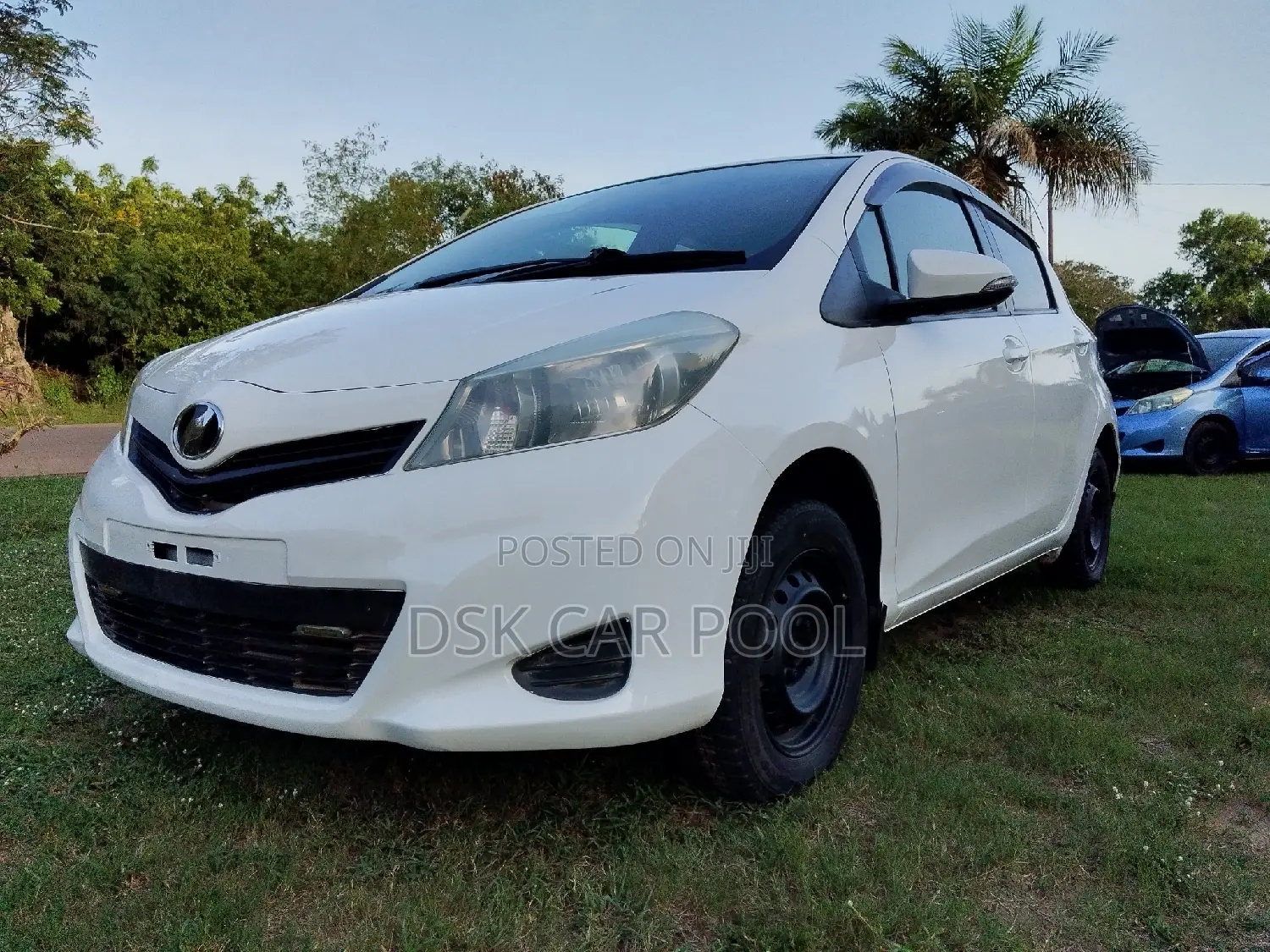 Toyota Vitz 1.3 AWD 5dr 2011 White