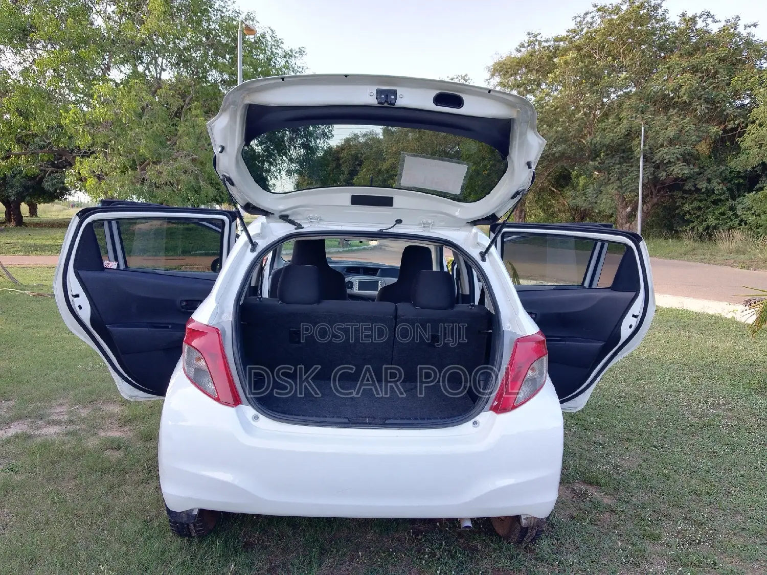 Toyota Vitz 1.3 AWD 5dr 2011 White