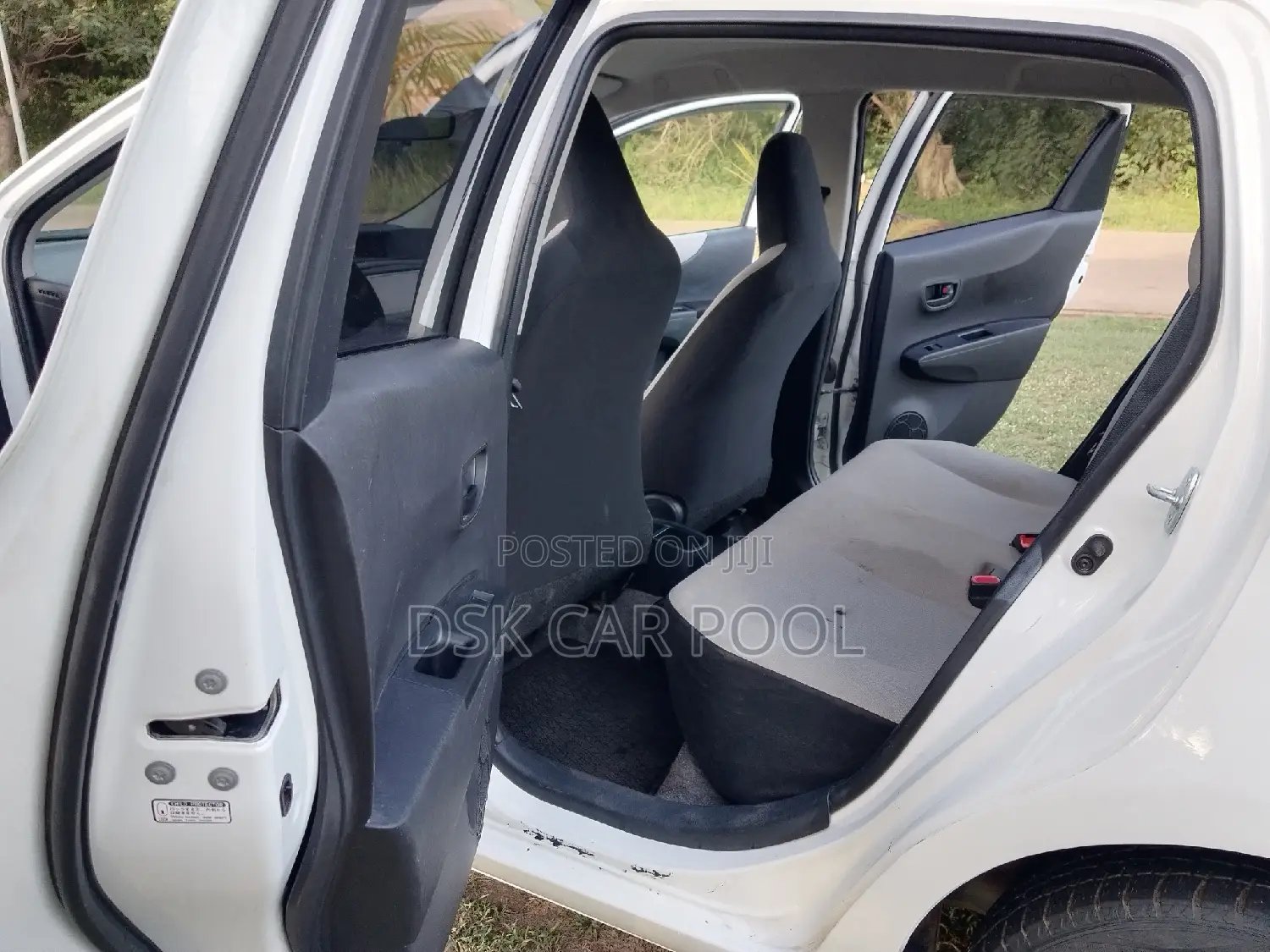 Toyota Vitz 1.3 AWD 5dr 2011 White
