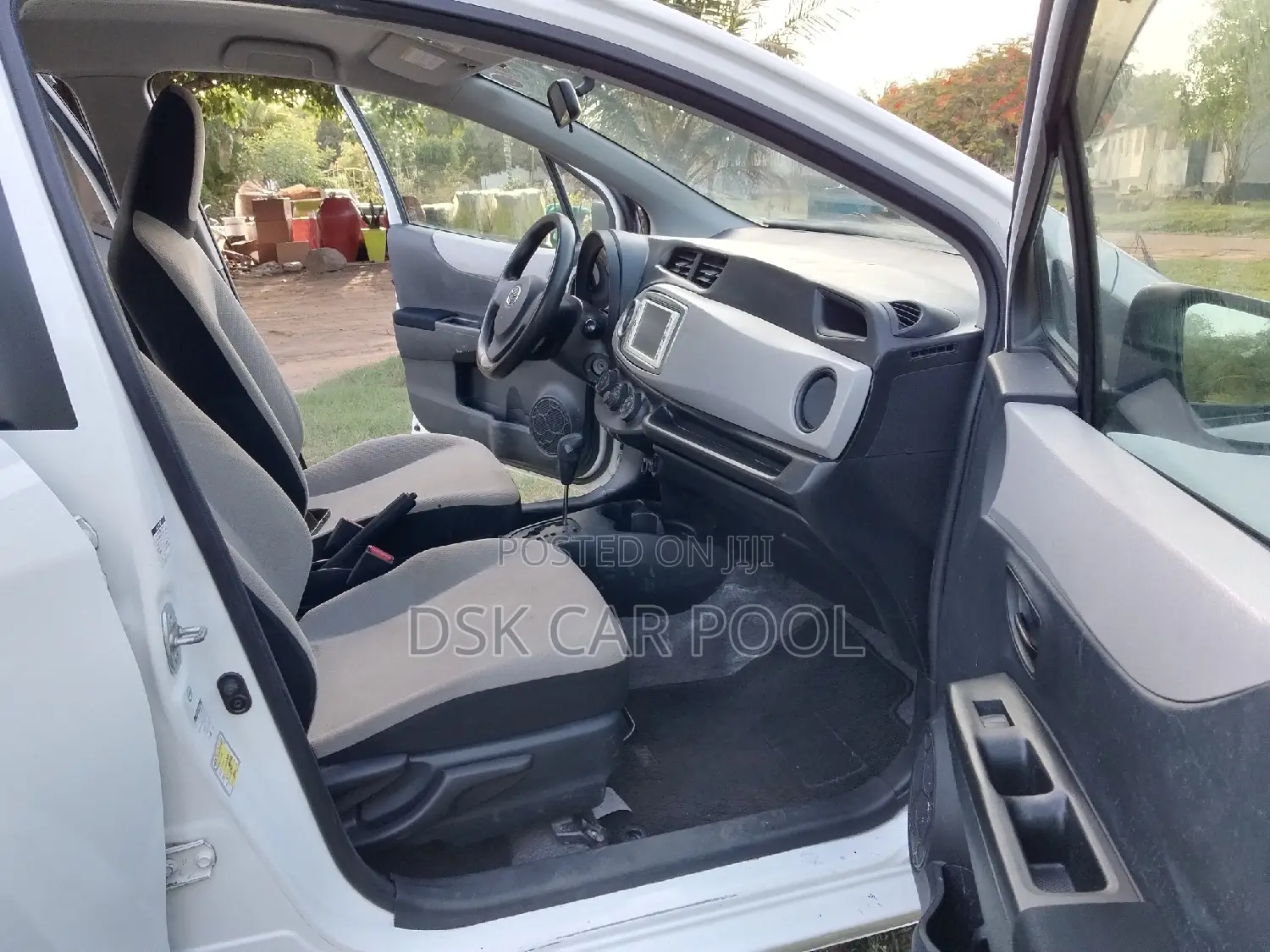 Toyota Vitz 1.3 AWD 5dr 2011 White
