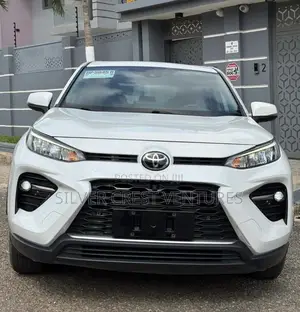 Toyota RAV4 XLE 2022 White