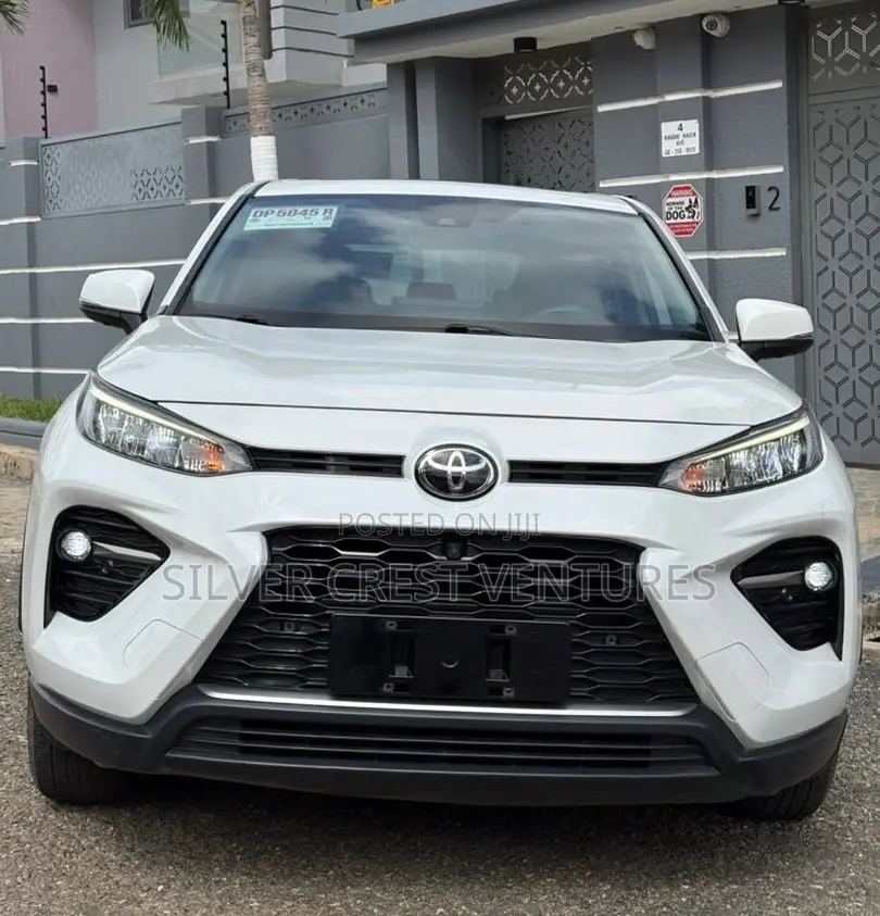 Toyota RAV4 XLE 2022 White