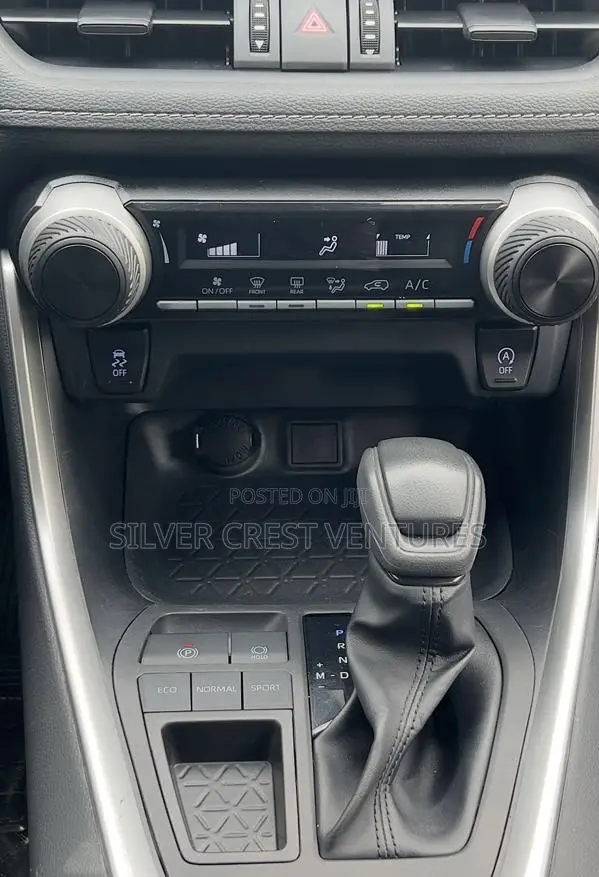Toyota RAV4 XLE 2022 White