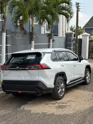 Toyota RAV4 Adventure 2022 White