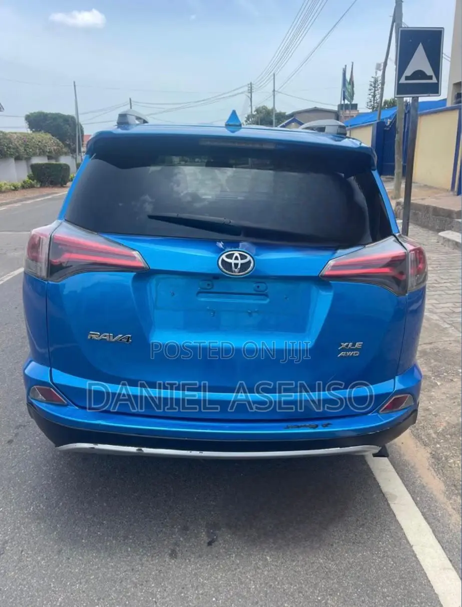 Toyota RAV4 2018 Blue