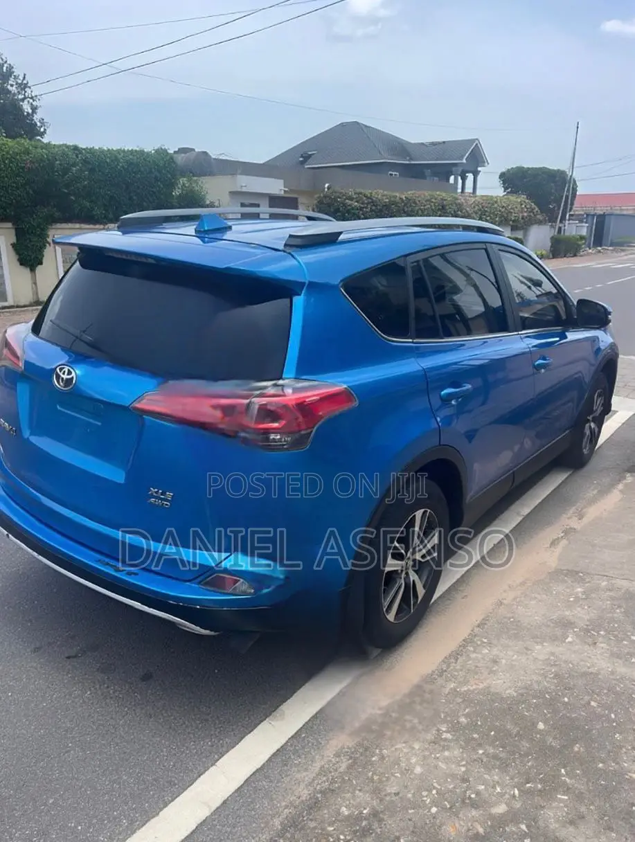 Toyota RAV4 2018 Blue