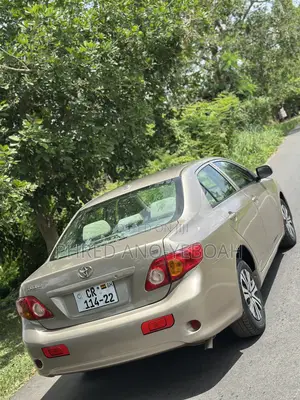 Toyota Corolla LE 4dr Sedan (1.8L 4cyl 4A) 2010 Gold