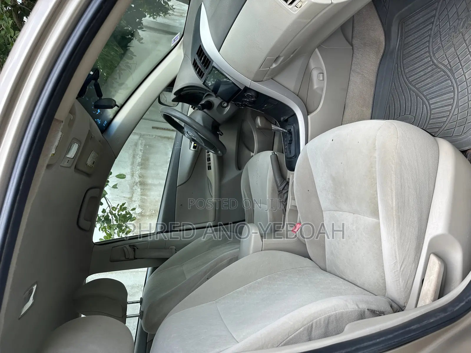 Toyota Corolla LE 4dr Sedan (1.8L 4cyl 4A) 2010 Gold