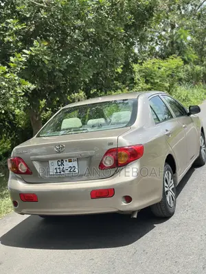 Toyota Corolla LE 4dr Sedan (1.8L 4cyl 4A) 2010 Gold