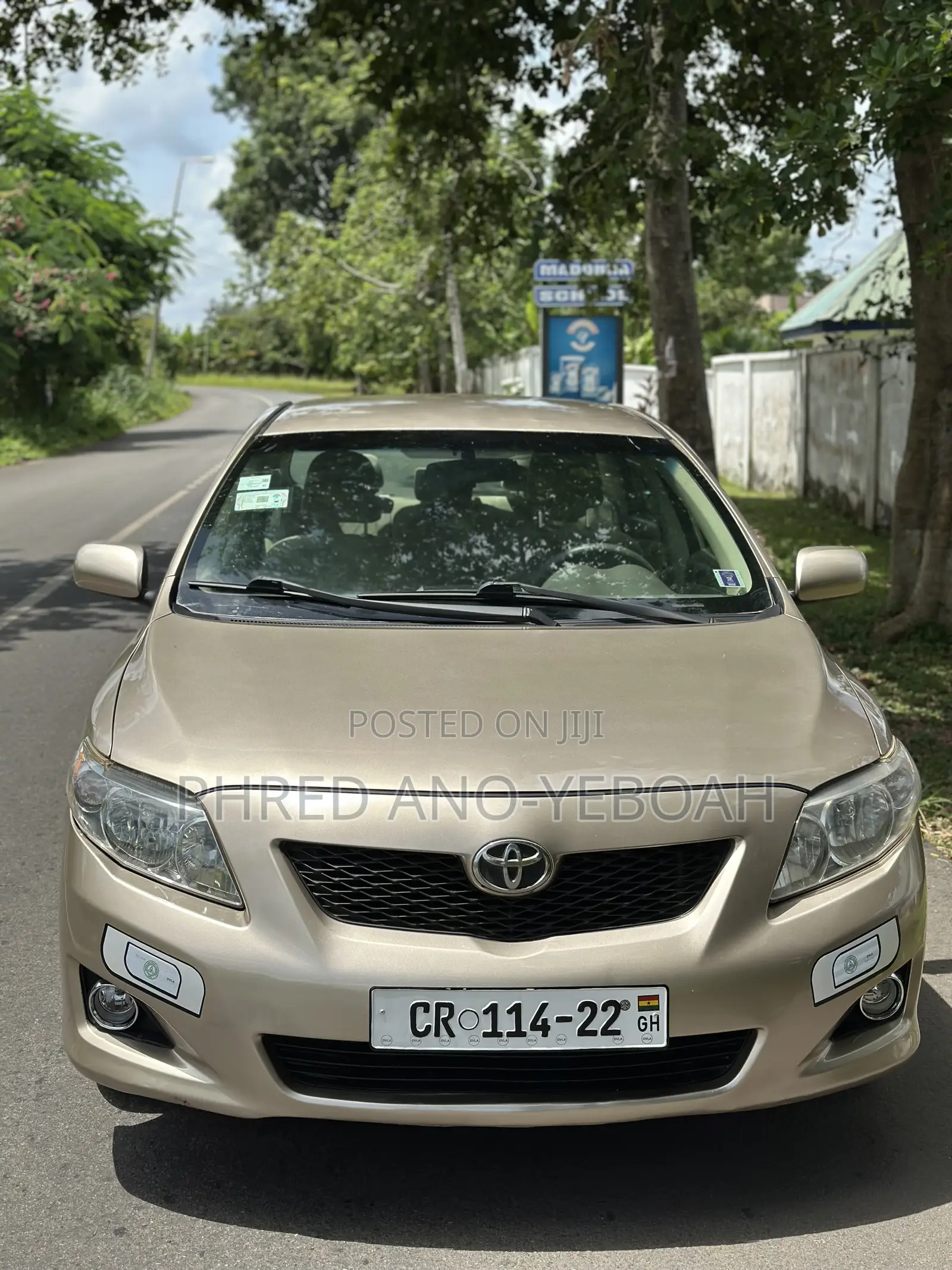 Toyota Corolla LE 4dr Sedan (1.8L 4cyl 4A) 2010 Gold