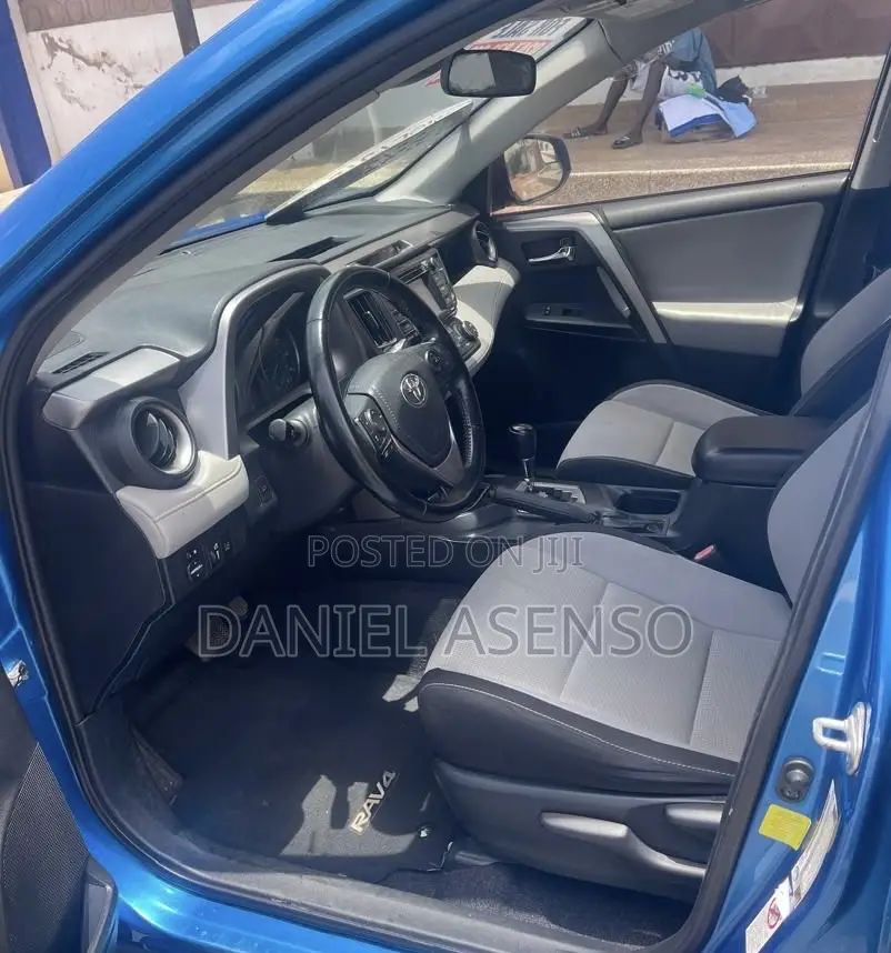 Toyota RAV4 2018 Blue