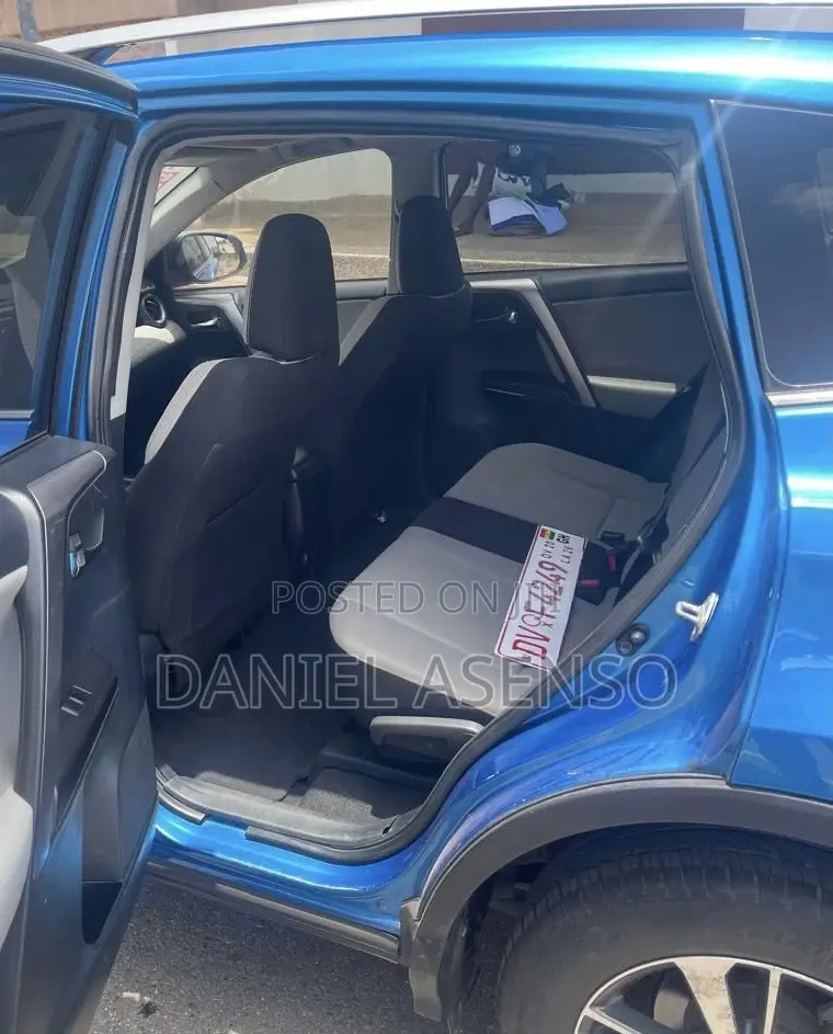 Toyota RAV4 2018 Blue