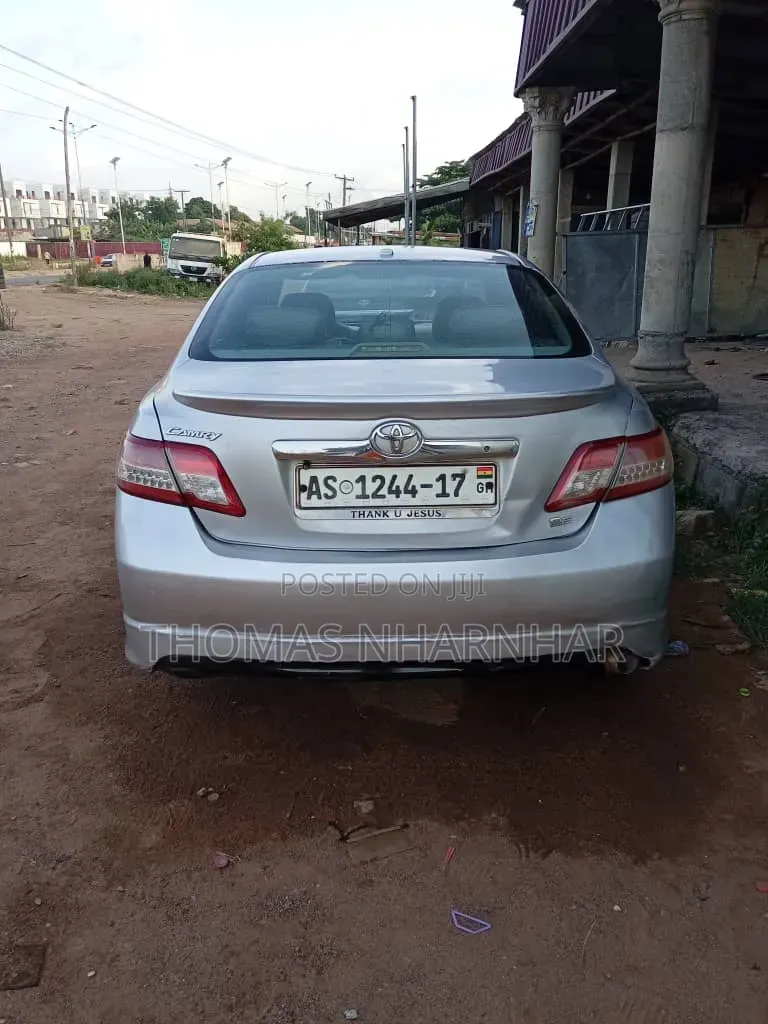 Toyota Camry Base 4dr Sedan (2.5L 4cyl 6M) 2010 Silver