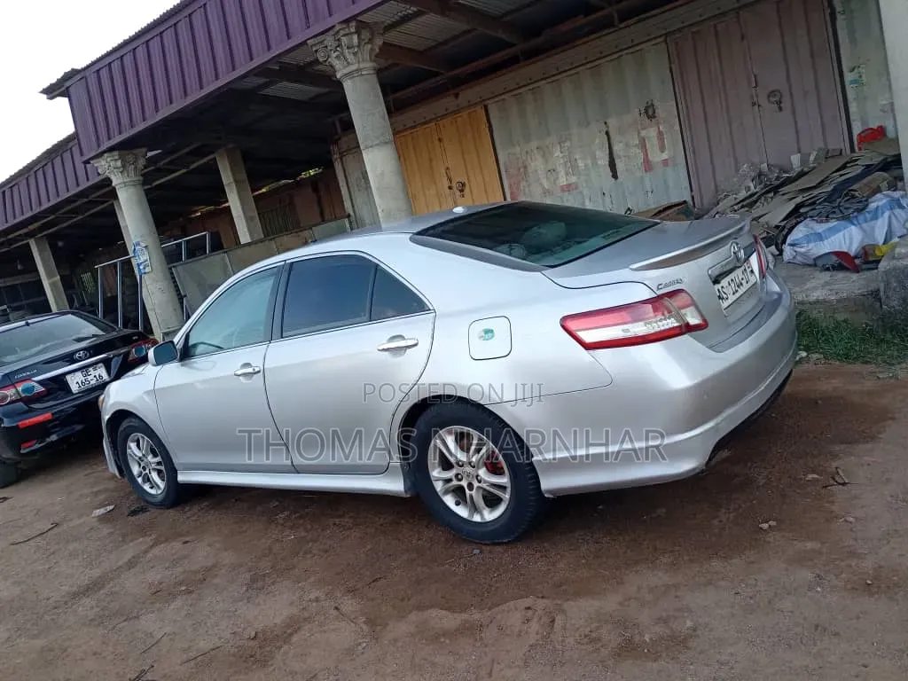 Toyota Camry Base 4dr Sedan (2.5L 4cyl 6M) 2010 Silver
