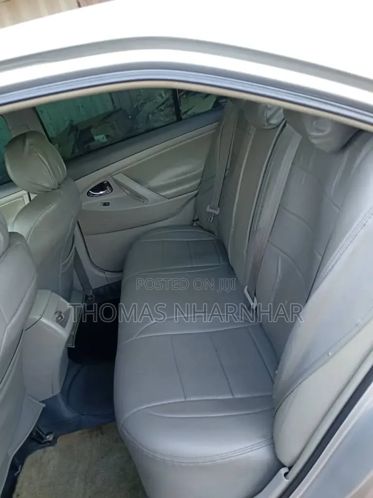 Toyota Camry Base 4dr Sedan (2.5L 4cyl 6M) 2010 Silver