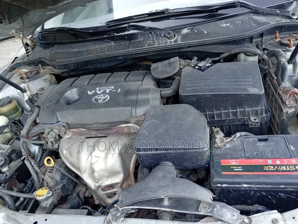 Toyota Camry Base 4dr Sedan (2.5L 4cyl 6M) 2010 Silver