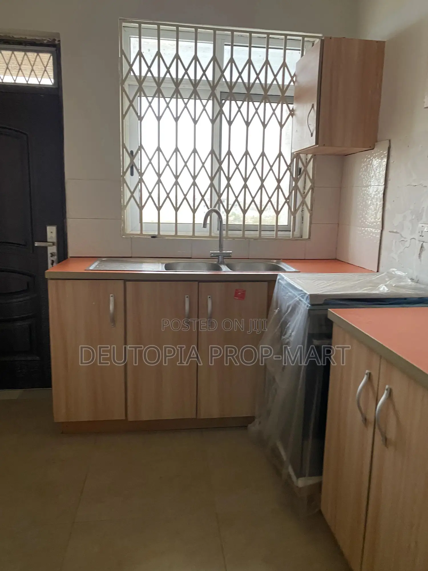 3bdrm Apartment in Adom Estate, Tema Metropolitan for rent