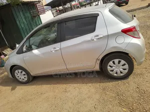 Toyota Vitz 1.3 AWD 3dr 2011 Gray