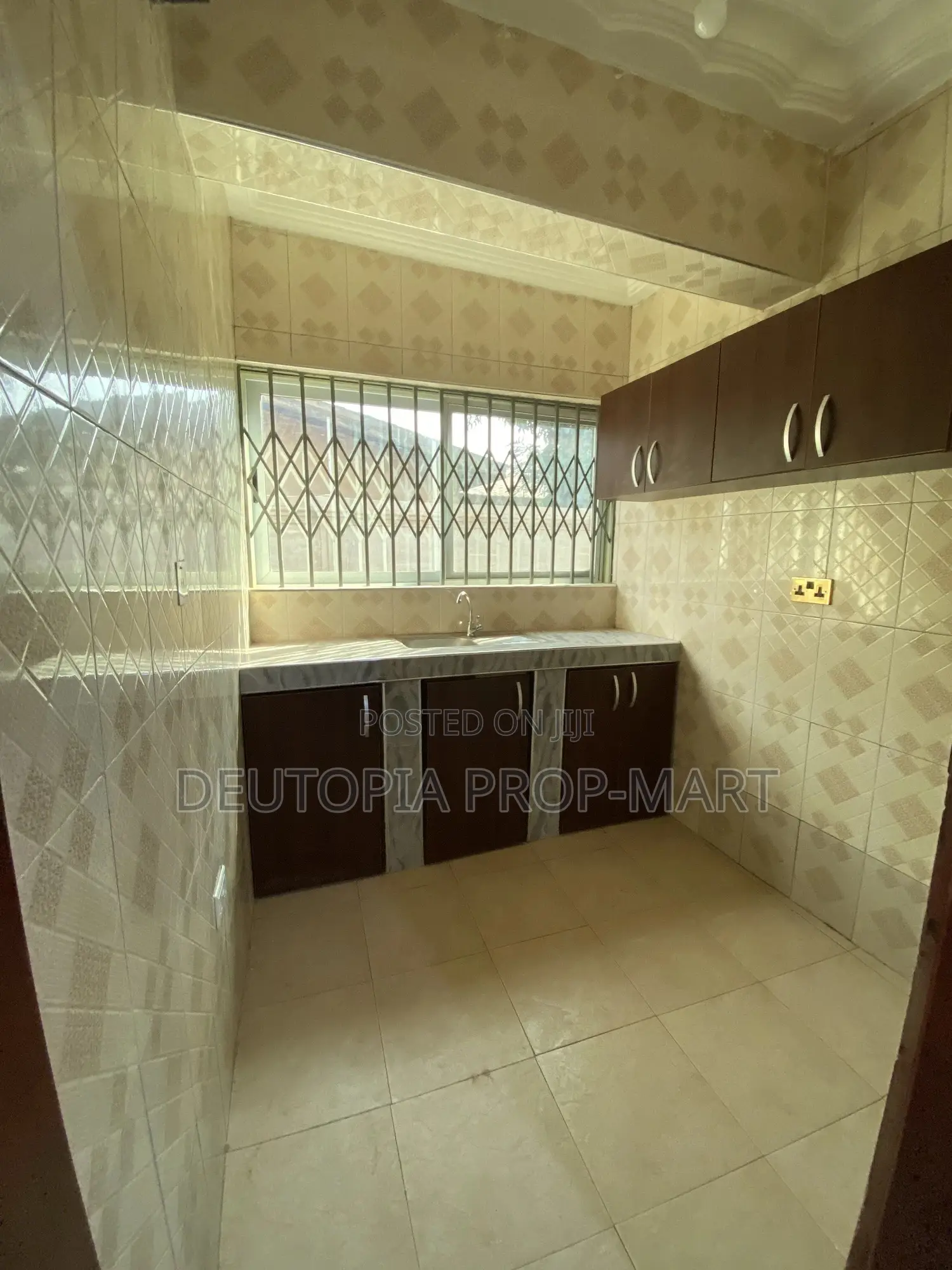 2bdrm Apartment in Delords Villa, Tema Metropolitan for rent