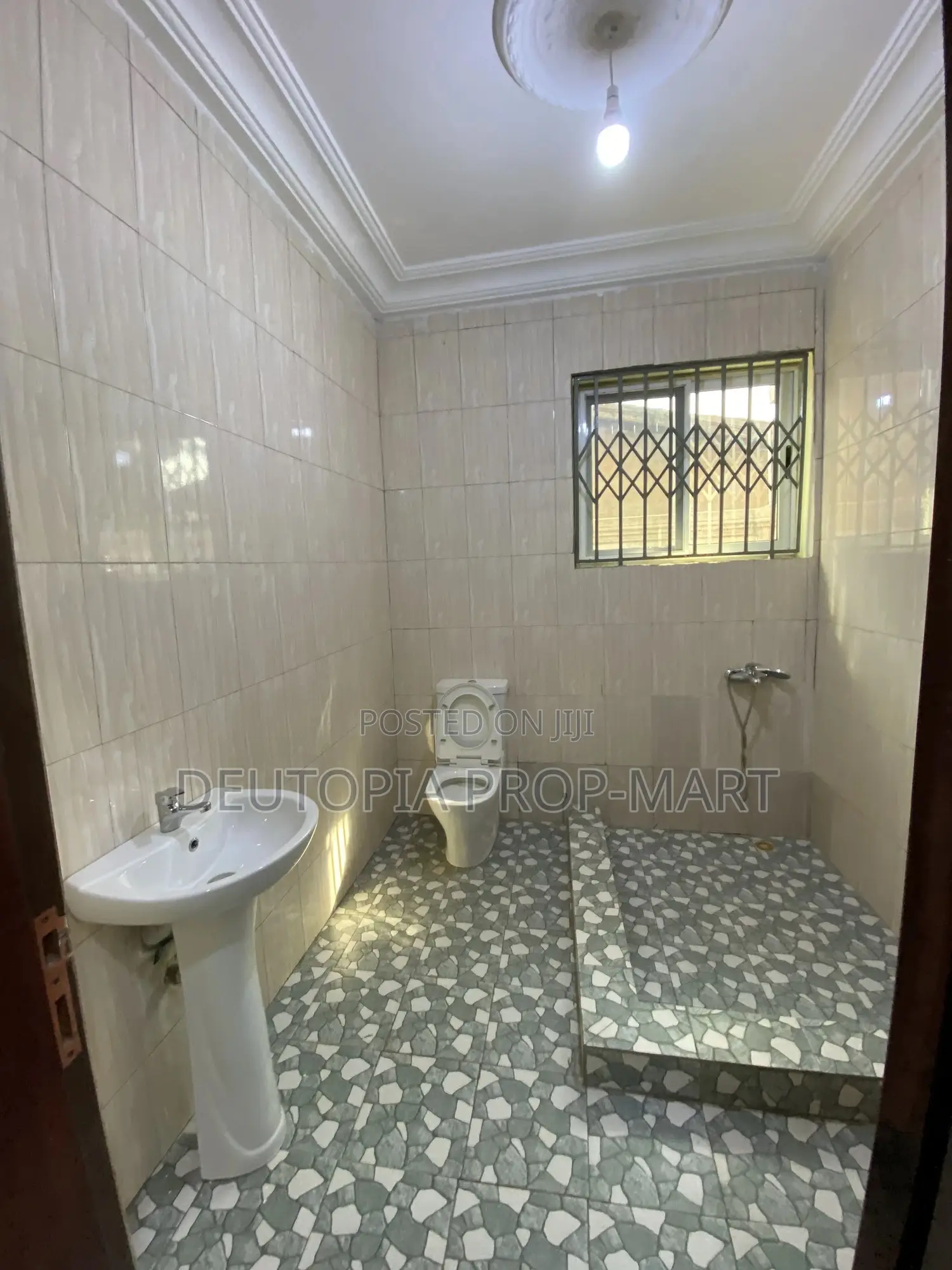 2bdrm Apartment in Delords Villa, Tema Metropolitan for rent