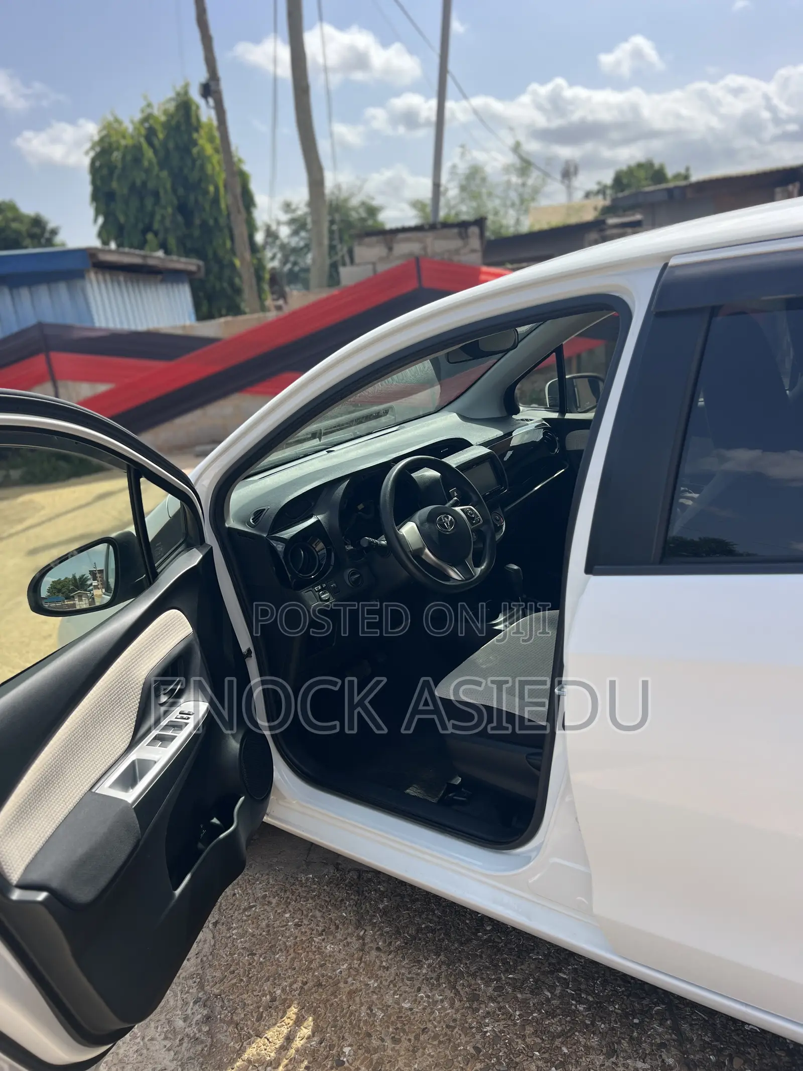 Toyota Vitz 1.3 AWD 3dr 2015 White