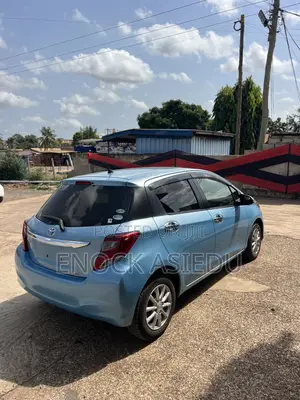 Toyota Vitz 1.3 AWD 5dr 2015 Blue