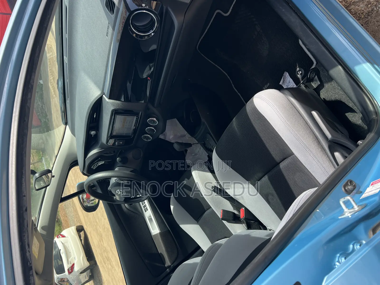 Toyota Vitz 1.3 AWD 5dr 2015 Blue