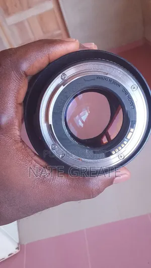 Canon 85mm 1.8 Lens
