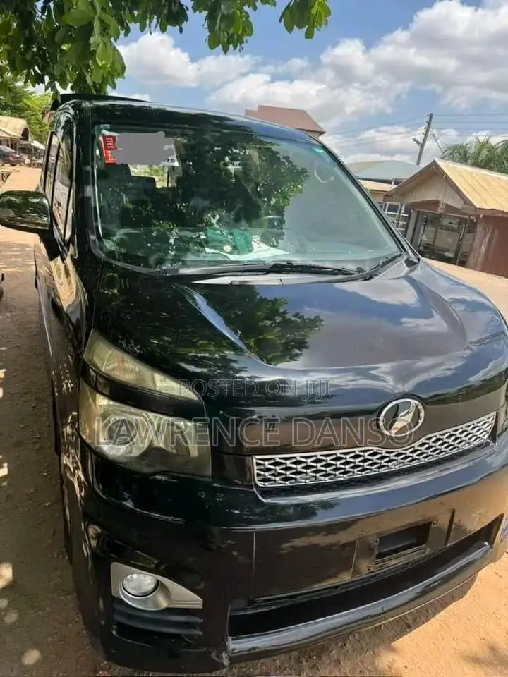Toyota Voxy 2011 Black