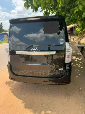 Toyota Voxy 2011 Black