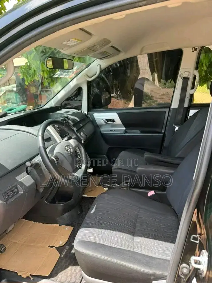 Toyota Voxy 2011 Black