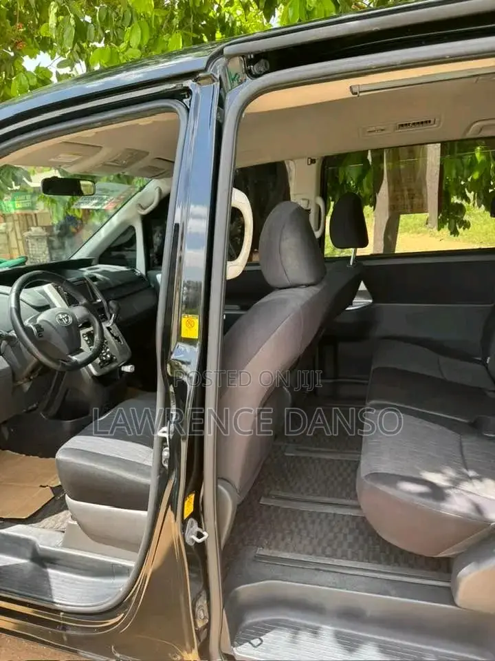 Toyota Voxy 2011 Black