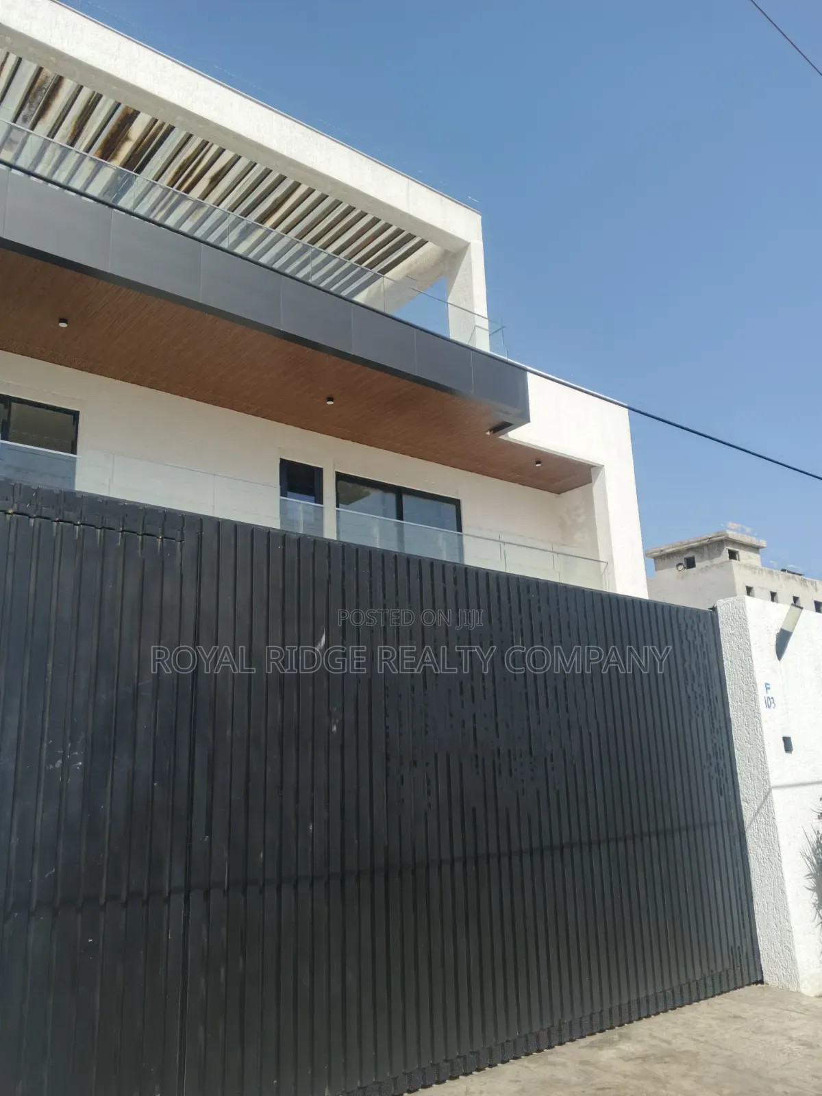 4bdrm Duplex in Tseaddo Roundabout, Accra Metropolitan for rent